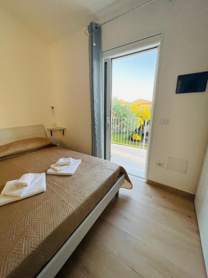 Chrisso Rooms Affittacamere San Teodoro  Buitenkant foto