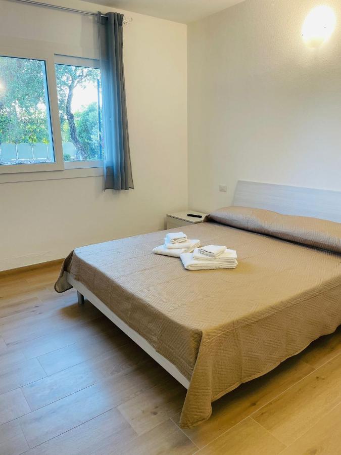 Chrisso Rooms Affittacamere San Teodoro  Buitenkant foto